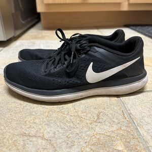 Nike women’s gym shoes